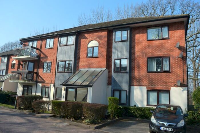 1 Bedroom Flat To Rent In Wavel Place London, SE26