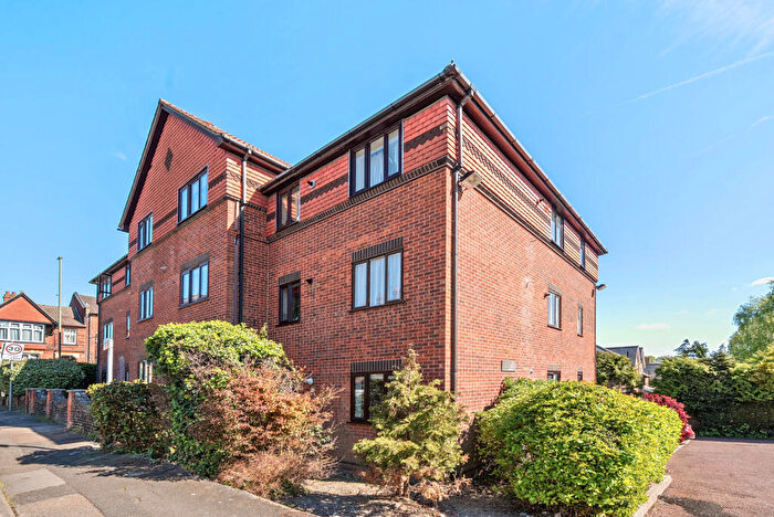 1 Bedroom Flat To Rent In Farnham Road, Guildford, Surrey, GU2