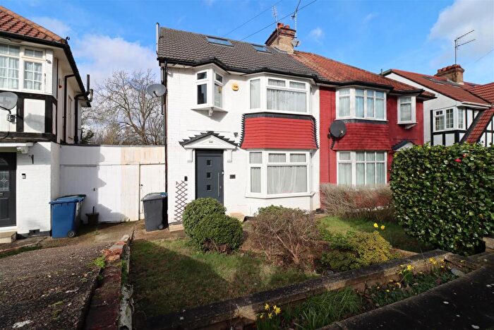 5 Bedroom Semi Detached House For Sale In Farm Road, Edgware, HA8