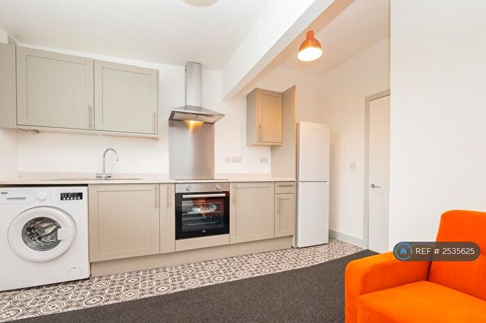 2 Bedroom Flat To Rent In Kings Road, Kings Heath, Birmingham, B14