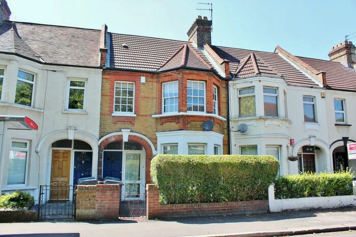 2 Bedroom Maisonette To Rent In Chingford Lane, Woodford Green, IG8