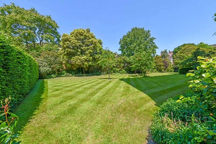 2 Bedroom Flat For Sale In Campden Hill Gate, Duchess Of Bedfords Walk, London, W8