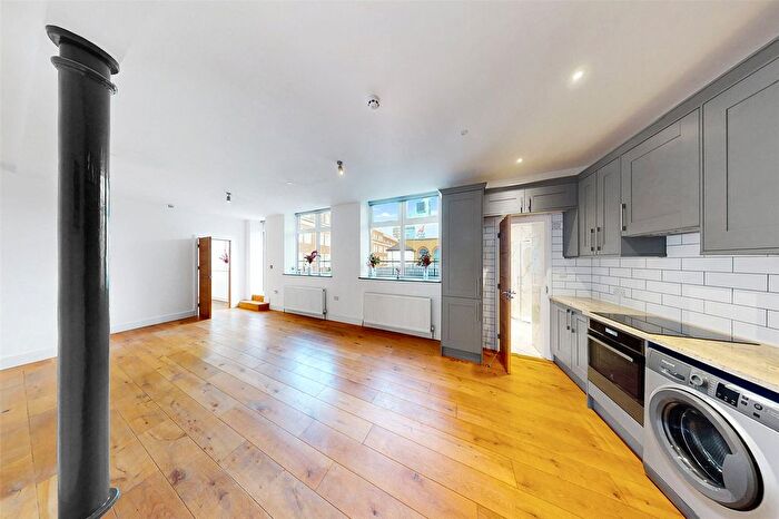 Studio To Rent In Goswell Road, Clerkenwell, EC1V