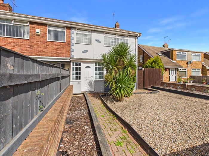 3 Bedroom Semi-Detached House For Sale In Cotterdale, Hull, HU7