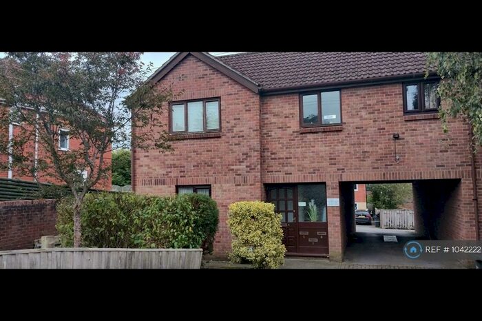 1 Bedroom Flat To Rent In Fielding Court, Yeovil, BA21