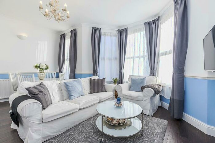 2 Bedroom Flat To Rent In Sandrock Road, SE13