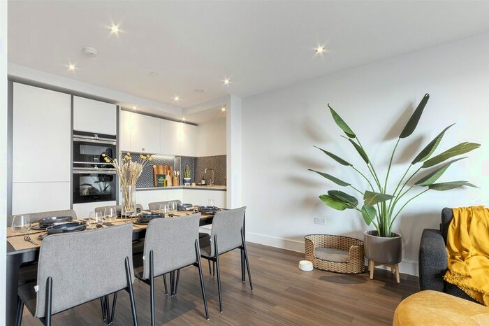 2 Bedroom Flat To Rent In Uncle Southall, Merrick Road, Southall, UB2