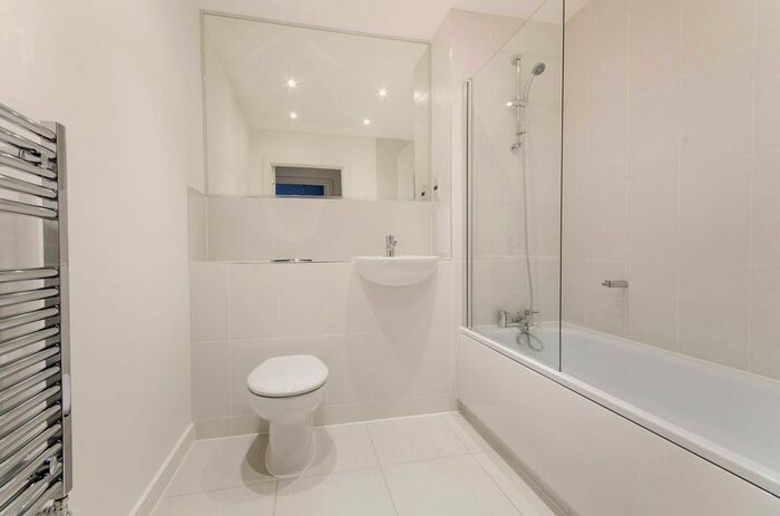 2 Bedroom Flat To Rent In Kingston Road, Wimbledon, London, SW20