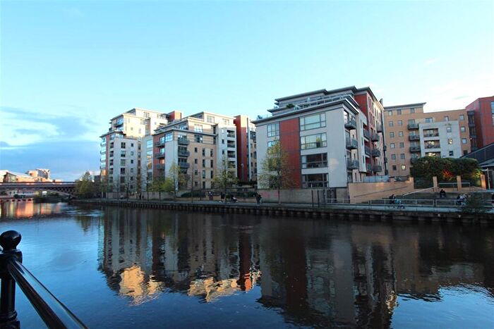 2 Bedroom Flat To Rent In Regents Quay, Bowman Lane, Leeds, LS10