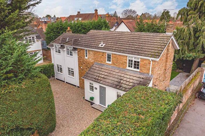 4 Bedroom Detached House For Sale In London End, Beaconsfield, HP9