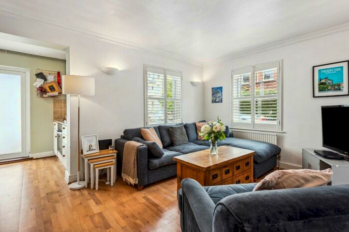 1 Bedroom Apartment To Rent In Liberty Mews, London, SW12