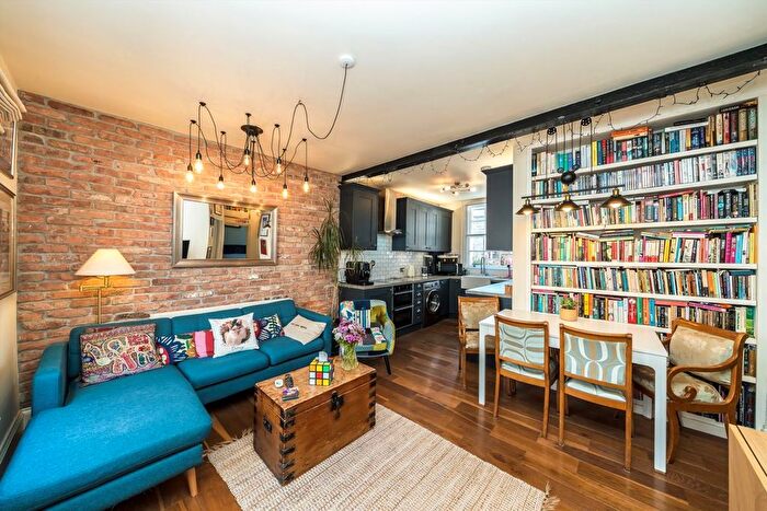 2 Bedroom Flat For Sale In Creek Road, Greenwich, SE10