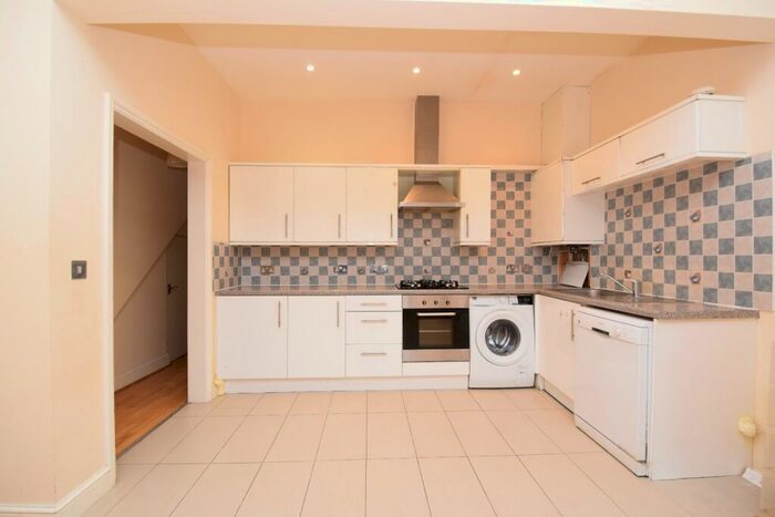 2 Bedroom Maisonette To Rent In Wellesley Road, Harrow, Greater London, HA1