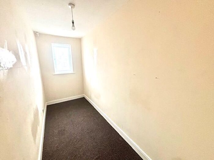 3 Bedroom Flat To Rent In Stortford Street, Grimsby, DN31