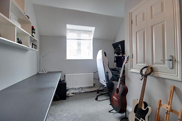 2 Bedroom Coach House For Sale In Piernik Close, Swindon, SN25