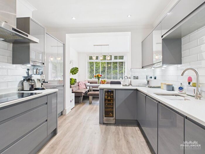 3 Bedroom Semi-Detached House For Sale In Ringwood Avenue, Newport, NP19