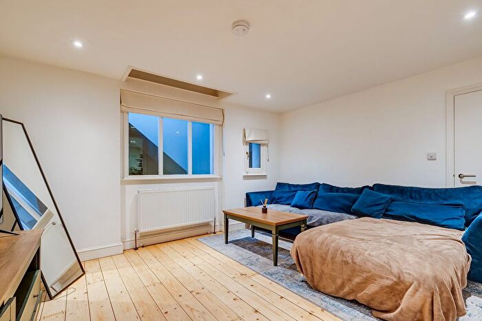 1 Bedroom Flat To Rent In Shepherds Bush Road, London, W6