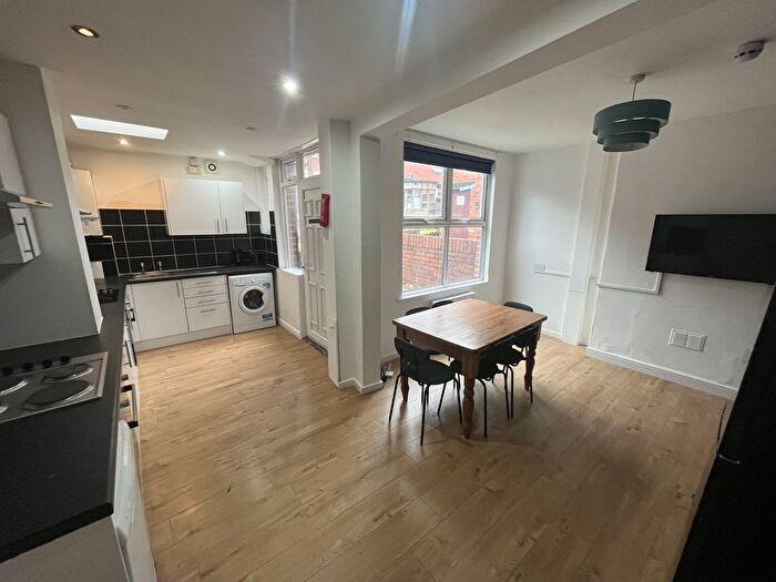 4 Bedroom Terraced House To Rent In Headingley Mount, Leeds, LS6