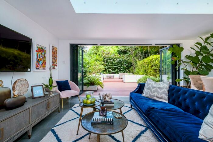 2 Bedroom Flat To Rent In Tasker Road London, NW3