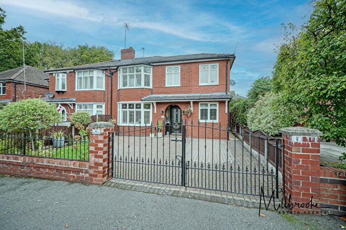 4 Bedroom Semi-Detached House For Sale In Lynton Crescent, Worsley, M28