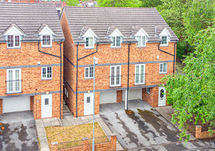 3 Bedroom Semi-Detached House For Sale In Birch Avenue, Leeds, LS15