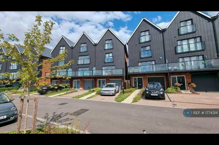 4 Bedroom End Of Terrace House To Rent In Stratford Way, Northfleet, Gravesend, DA11