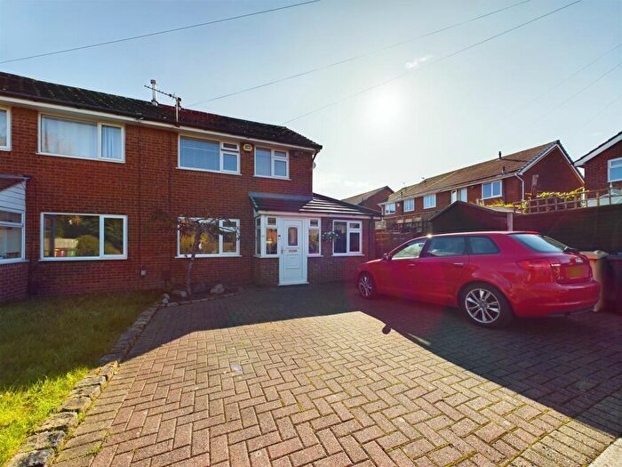 4 Bedroom Semi-Detached House To Rent In Kennet Close, Westhoughton, BL5