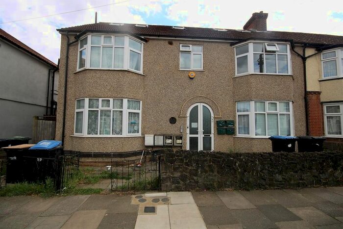 2 Bedroom Flat To Rent In Flat, Beaconsfield Road, Enfield, EN3