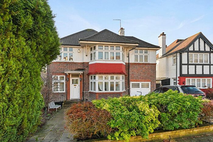 6 Bedroom Detached House For Sale In The Crossways, Wembley, HA9