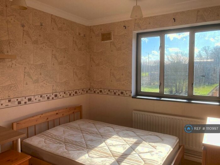 3 Bedroom Flat To Rent In Claire Court, Mitcham, CR4