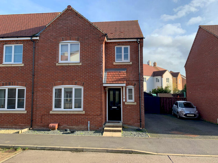 3 Bedroom House To Rent In Brampton Grange Drive, Daventry, Northamptonshire, NN11