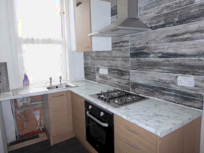 2 Bedroom Terraced House To Rent In Compton Avenue, Harehills, LS9