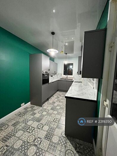 3 Bedroom Detached House To Rent In Sutton Passeys Crescent, Nottingham, NG8