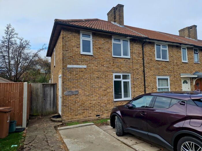 3 Bedroom End Of Terrace House To Rent In Stoneleigh Road, Carshalton, SM5