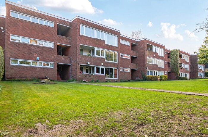 2 Bedroom Flat For Sale In Shaw Lane, Leeds, LS6