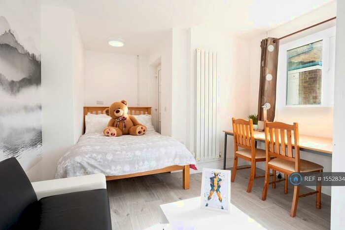 Studio To Rent In Turpyn Court, Cambridge, CB4