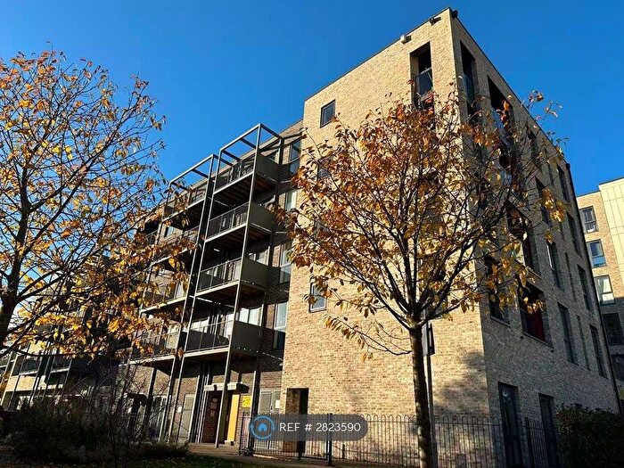 3 Bedroom Flat To Rent In Globe Court, London, NW9