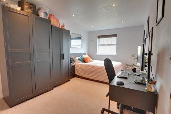 2 Bedroom Apartment For Sale In Woodflied Road, Northgate, RH10