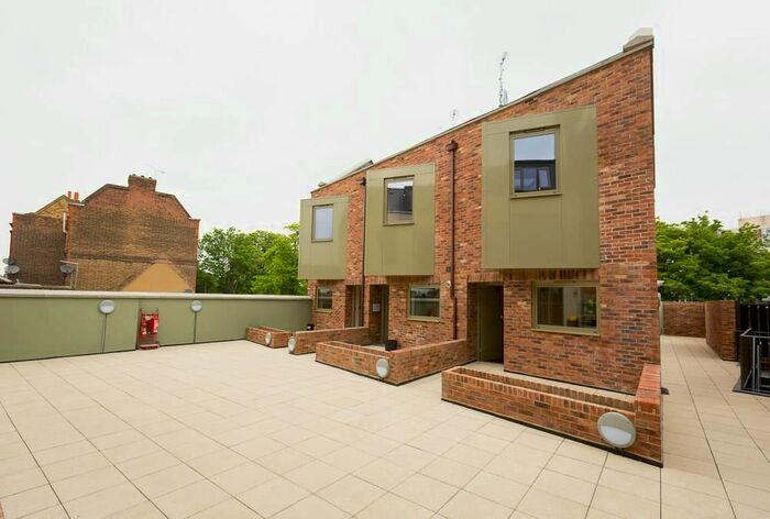 3 Bedroom Property To Rent In High Street Wanstead, London, E11