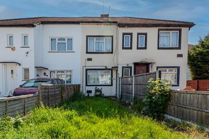 2 Bedroom Maisonette For Sale In The Crescent, Hayes, UB3