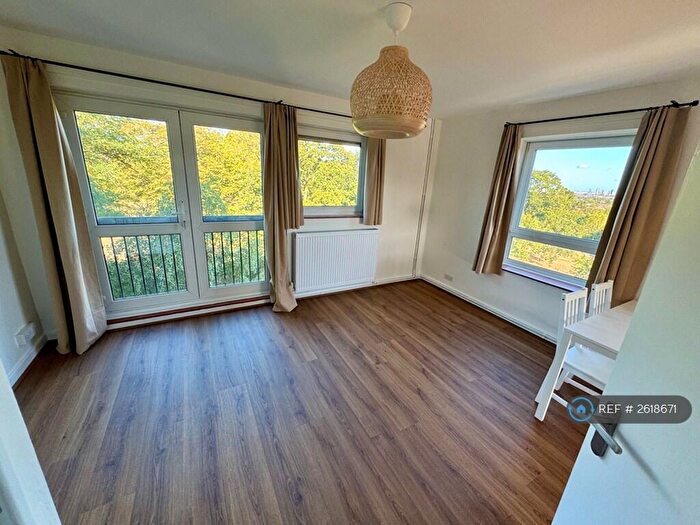 2 Bedroom Maisonette To Rent In Claylands Court, London, SE19
