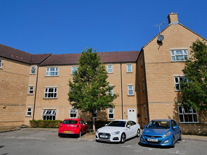 2 Bedroom Flat For Sale In Nuthatch Road, Calne, SN11
