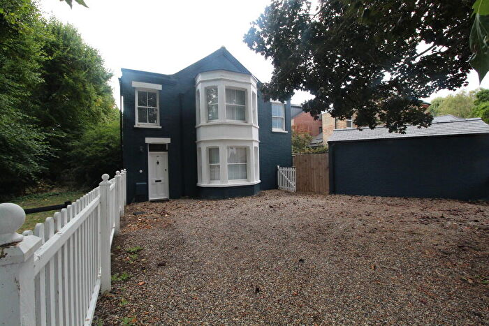 5 Bedroom Detached House To Rent In Carlyle Road, Cambridge, CB4