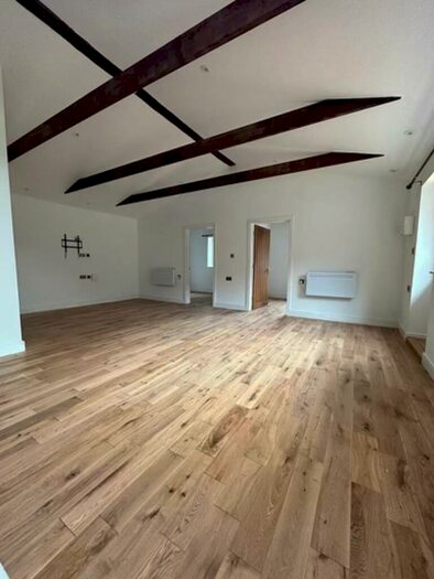 2 Bedroom Property To Rent In Bath Road, Knowl Hill, RG10