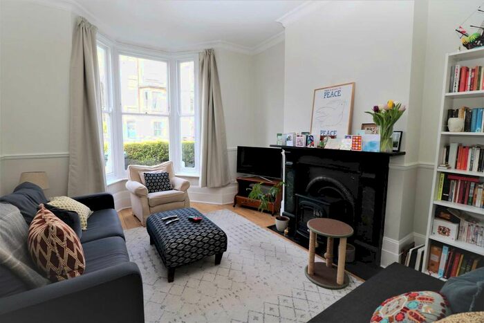 4 Bedroom Semi-Detached House To Rent In Perth Road, London, N4