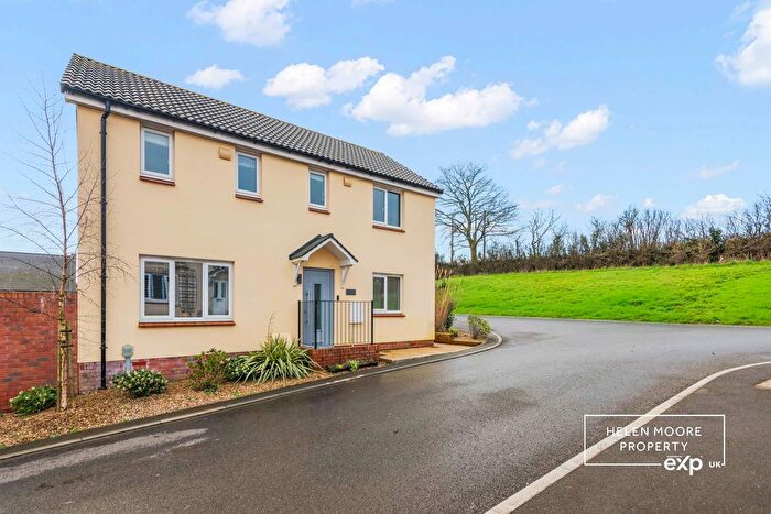 3 Bedroom Detached House For Sale In Kingfisher Way, Ivybridge, Devon, PL21