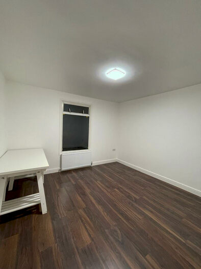 3 Bedroom Flat To Rent In High Street, Purley, Surrey, CR8