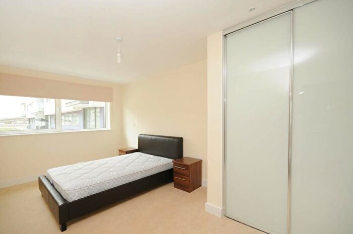 2 Bedroom Flat For Sale In Drift Court, Docklands, London, E16