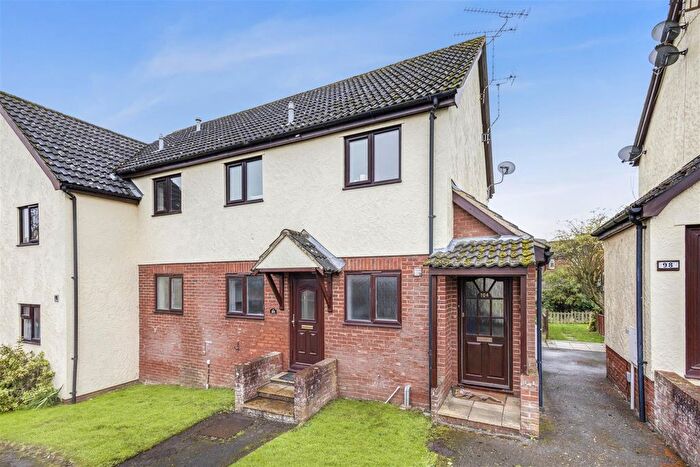 2 Bedroom Maisonette For Sale In Godfrey Way, Dunmow, CM6