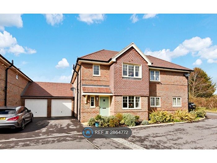 3 Bedroom Semi-Detached House To Rent In Knowle Hill, Eastleigh, SO50